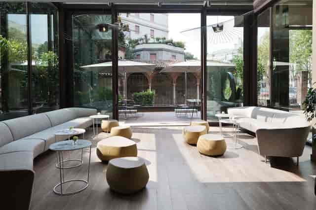 Starhotels E.c.h.o. versatile indoor-outdoor suite for networking events and corporate meetings.