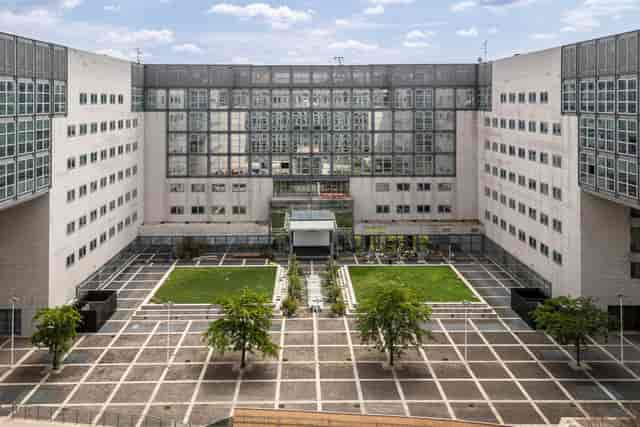 BiM Milano geometric courtyard for corporate events and outdoor networking activations.