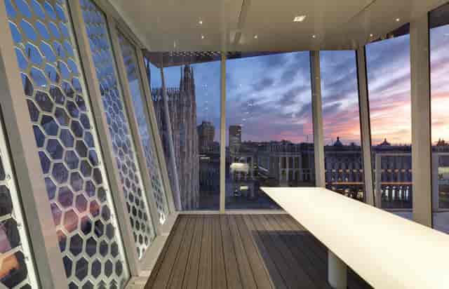 Boardroom with Duomo di Milano view, luxury corporate venue for strategy sessions and receptions.