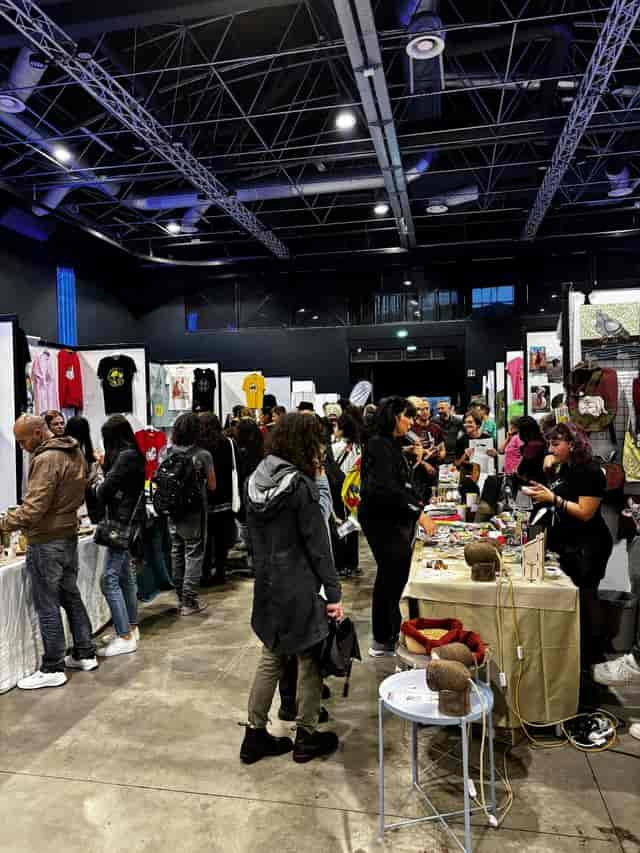 Studio Novanta exhibition hall featuring pipe-and-drape layout for consumer trade show events.