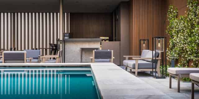 Pool Bar