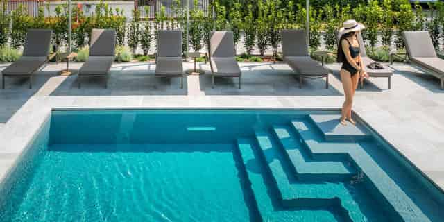 Pool Bar