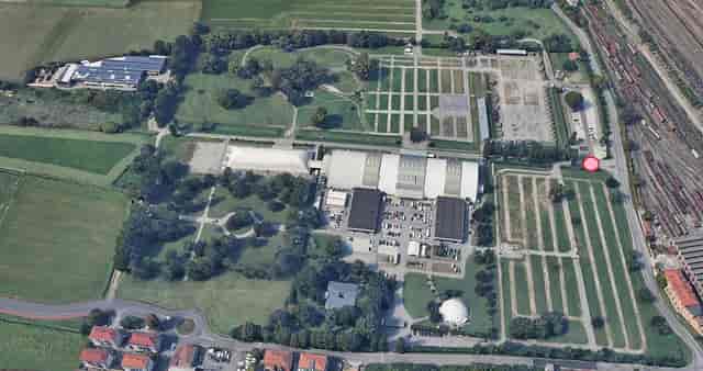 Parco Esposizioni Novegro exhibition halls: versatile indoor-outdoor venue for public events.