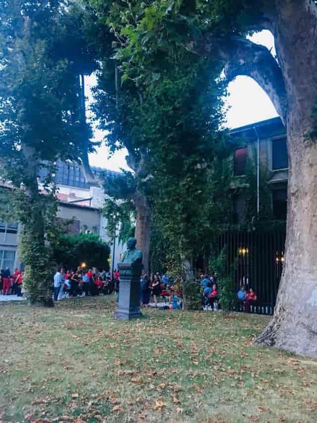 Outdoor networking reception venue at Giardino dei Platani featuring historic architectural charm.