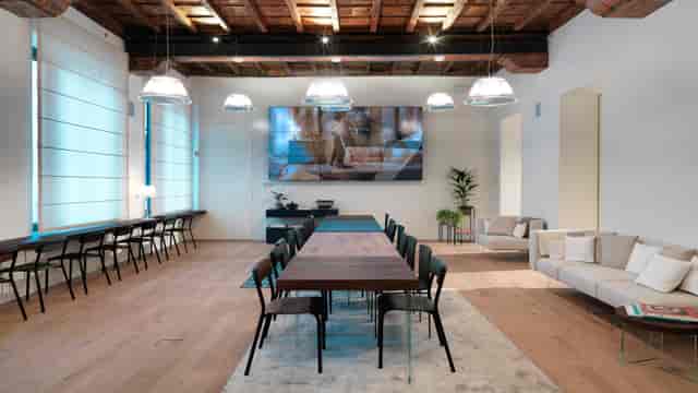 Versatile Casa LAGO meeting room with boardroom seating for corporate workshops and strategy sessions.