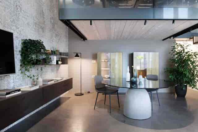 Luxury boardroom at Appartamentino Casa LAGO for executive meetings and strategy sessions.