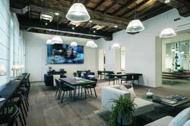 Modern Salotto breakout space with industrial design for corporate collaboration and events.