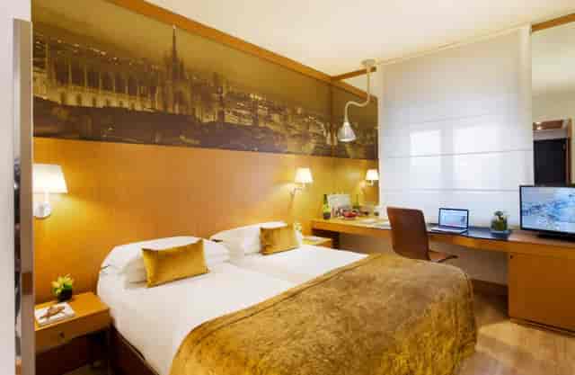 Twin-bedded hotel room at Starhotels Tourist for business travel and conferences.