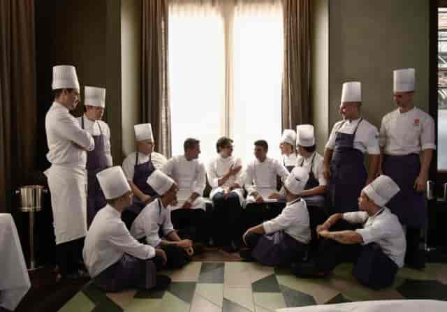 Pellico 3 Milano kitchen brigade team briefing for professional culinary events and fine dining.