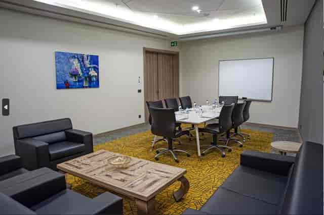 Momoza & Servi breakout room at Park Inn Istanbul Airport for corporate meetings and networking.