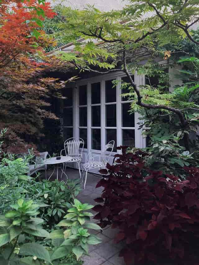 Portanuova Garden House Milano: intimate breakout space for networking and business consultations.