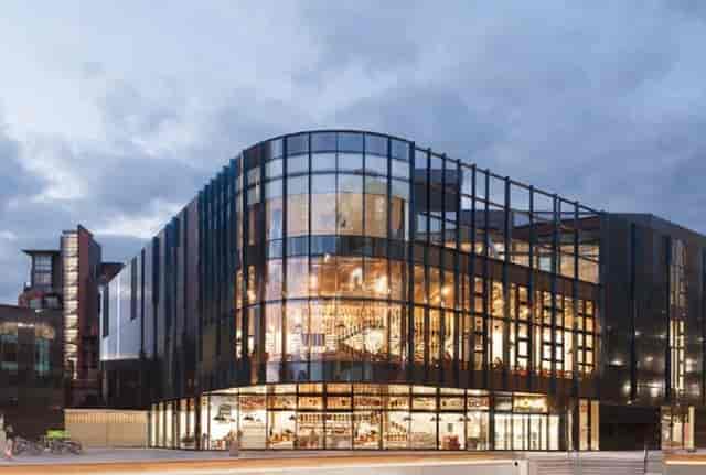 Modern event venue with glass facade, perfect for meetings and conferences.