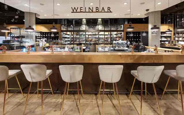 High-end Weinbar tasting setup for VIP hospitality and corporate networking events.