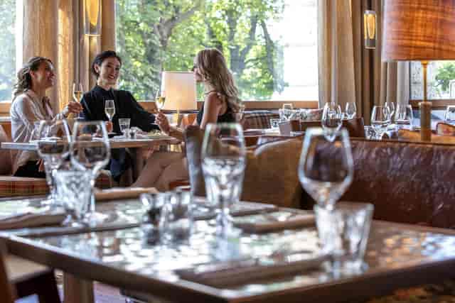Eden Kitchen & Bar Zurich: upscale dining interior for exclusive business networking and dinners.