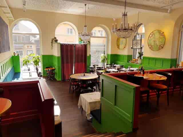Restaurant Sento at Hotel Plattenhof: split-level dining space for private events and meetings.