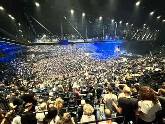 Hallenstadion Zürich tiered plenary seating for corporate keynote event.