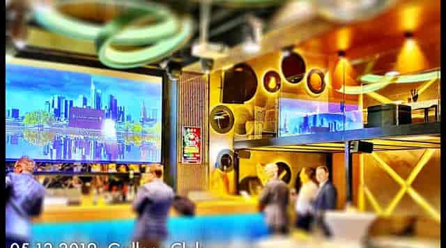 Modern Gallery Club venue with central bar, perfect for corporate networking and cocktail events.