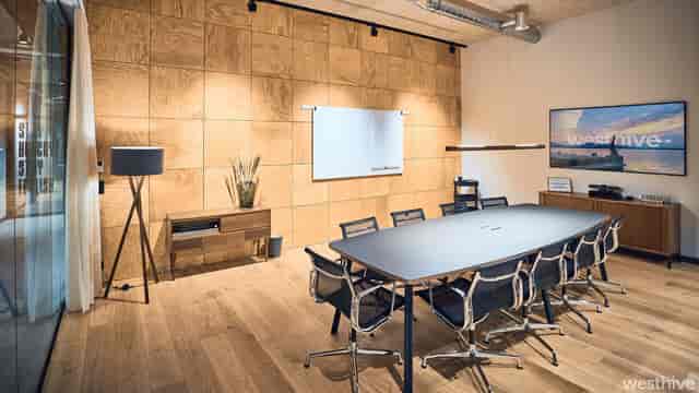 Modern boardroom at Raum11, ideal for collaborative meetings and professional strategy sessions.
