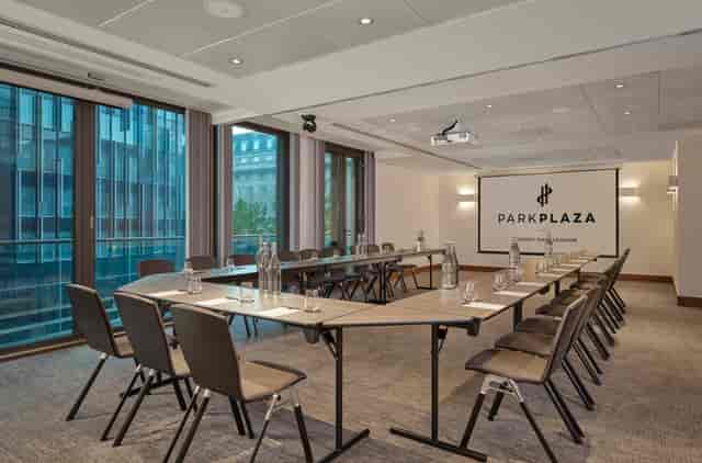 Park Plaza County Hall - image 3