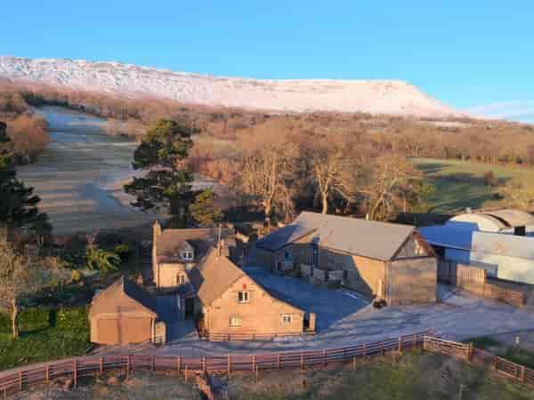 Hereford Barn at Far Coley Farm: rustic corporate retreat and exclusive executive offsite venue.