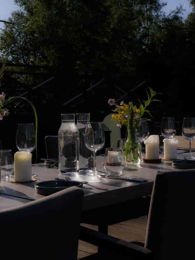 High-end alfresco restaurant dining with rustic floral decor for luxury event venues.