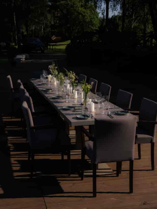 High-end alfresco restaurant dining setup for boutique networking events and corporate dinners.