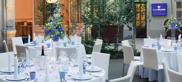 Elegant alfresco banquet at VIENNABallhaus with blue accents for luxury wedding or gala events.