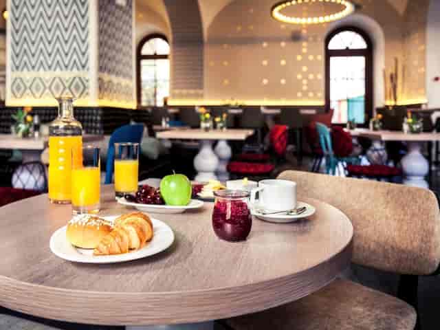 Small-group breakfast suite setup for VIP hospitality at Mercure Boutique Hotel Vienna.