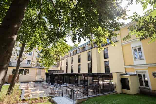 Terrasse courtyard at Hotel Maximilian: ideal venue for outdoor cocktail hours and events.