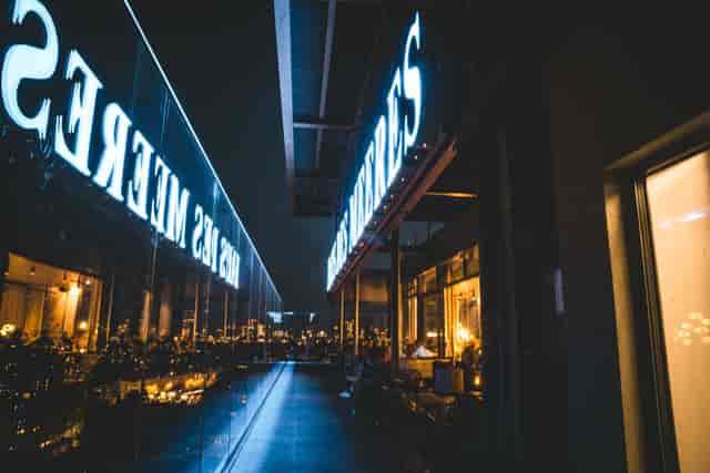 Upscale 360° OCEAN SKY cafe venue for evening networking reception events.