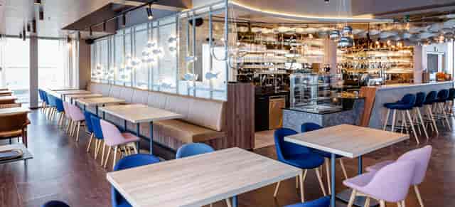 Modern bar at 360 OCEAN SKY with banquette seating for networking mixers and corporate events.