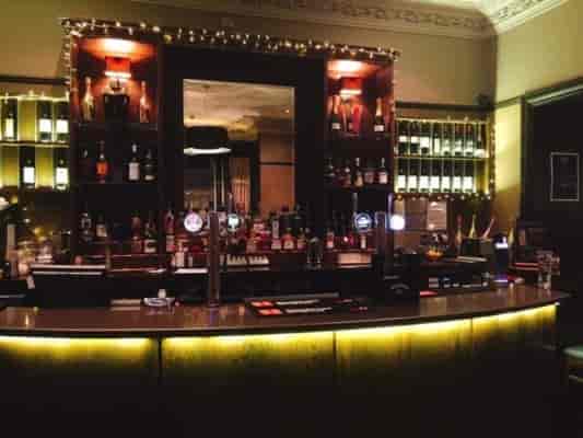 Intimate hotel bar with warm lighting, ideal for corporate networking and evening reception events.