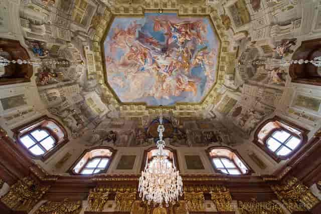 Marble Hall in Belvedere: Ornate luxury venue for exclusive gala dinners and product launches.