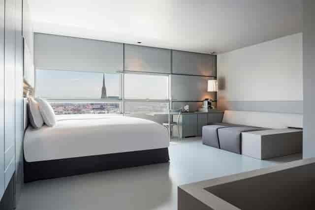 Minimalist SO/ Vienna hotel room with workspace for corporate business events and VIP speakers.