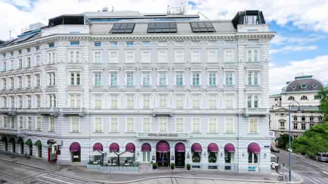 Sans Souci Hotel exterior: historic luxury venue for executive meetings and corporate retreats.