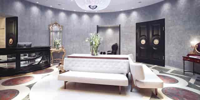 Sans Souci luxury circular lounge for executive meetings and VIP networking events.