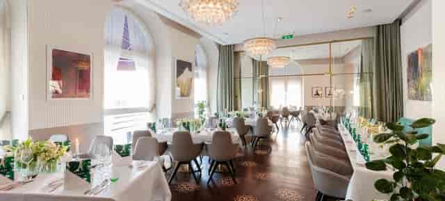 Le Salon event space at Sans Souci Boutique Hotel: elegant venue for corporate dining and banquets.