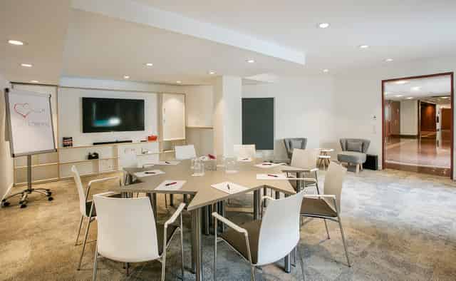 Business Suite 521