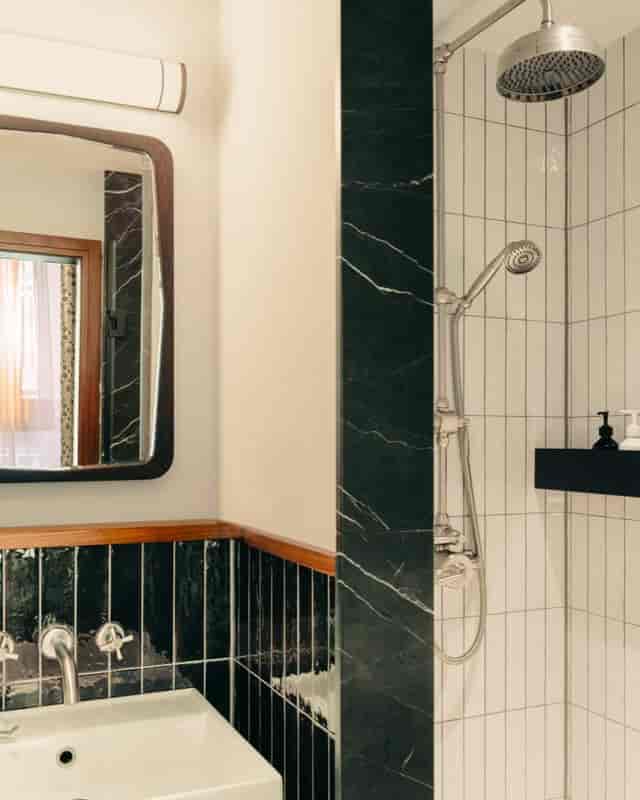 Upscale hotel bathroom at DEN, The Hoxton Vienna, ideal for executive room blocks and luxury travel.