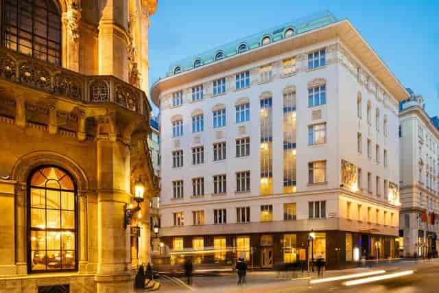 Boardroom 2 at Radisson Blu Vienna: Sophisticated meeting venue for corporate events.