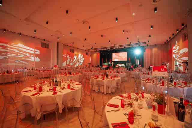 Ariana Eventhalle gala ballroom with ghost chairs for corporate awards and formal event planning.