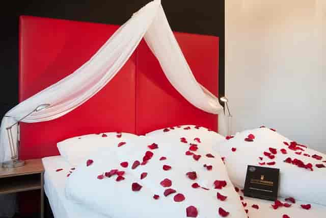 Romantic lounge bar at Senator Hotel for wedding and anniversary events.