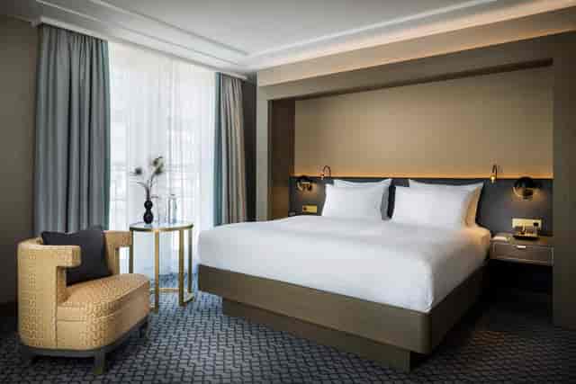 Hilton Vienna Plaza luxury executive room with workspace for VIP business meetings.