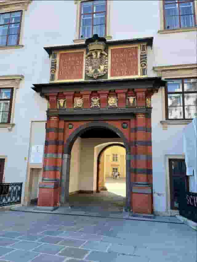 Mittlere Lounge