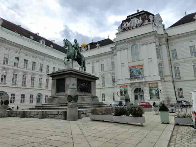 Rittersaal at Hofburg: grand architectural venue for gala dinners and incentive programs.