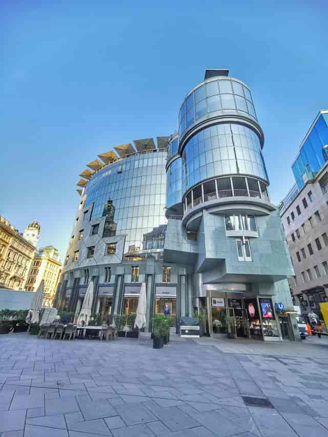 Wintergarden at DO & CO Vienna: Modern architecture for premium corporate events and product launches.