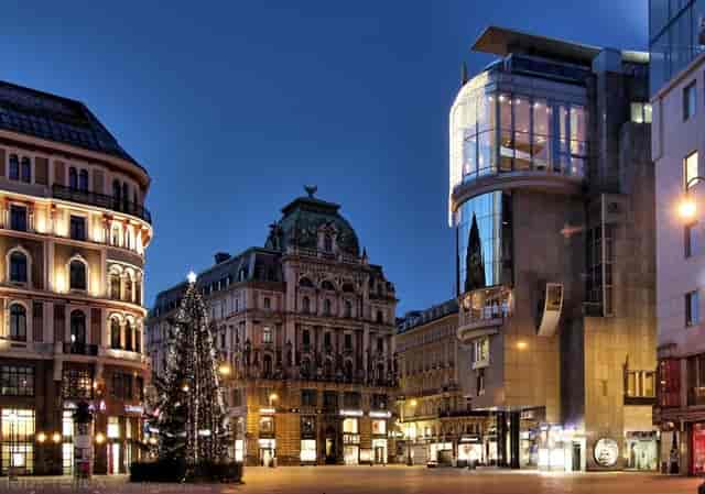 Temple at DO & CO Hotel Vienna, modern corporate gala space with classic architecture.