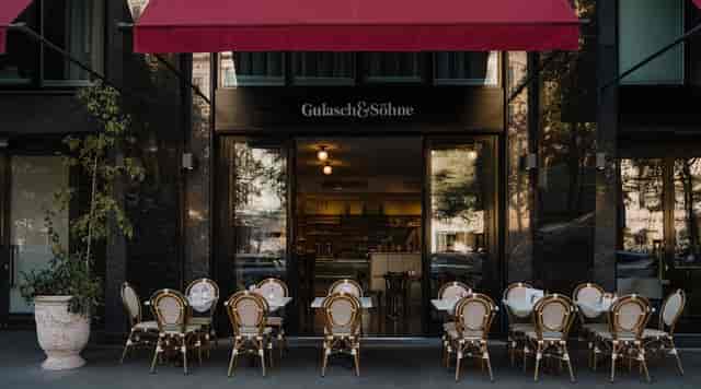 Gulasch & Söhne at Grand Ferdinand: elegant street-side venue for corporate networking events.