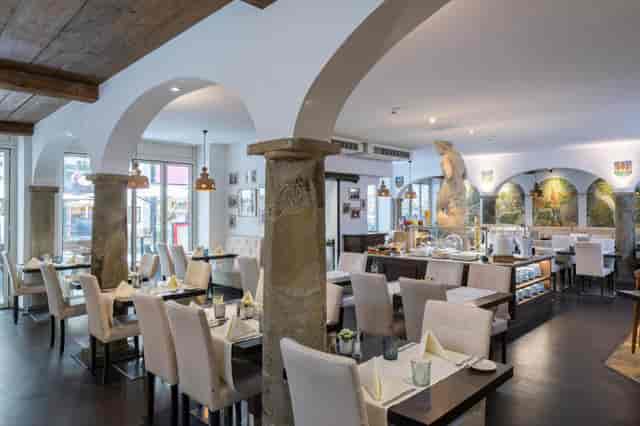 Upscale restaurant with architectural columns for corporate dinners and high-end board lunches.