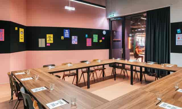 U-shape conference room at Web3 Hub Vienna, ideal for collaborative workshops and business meetings.